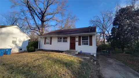 236 Estridge Rd, Saint Louis, MO 63137