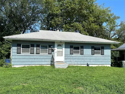 5655 Parchester Dr, Saint Louis, MO 63121