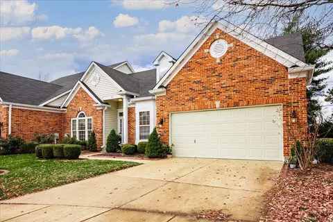 201 Whitebrook Ct, Chesterfield, MO 63017