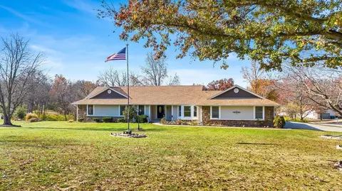 1 Walnut Park Ct, Saint Peters, MO 63376