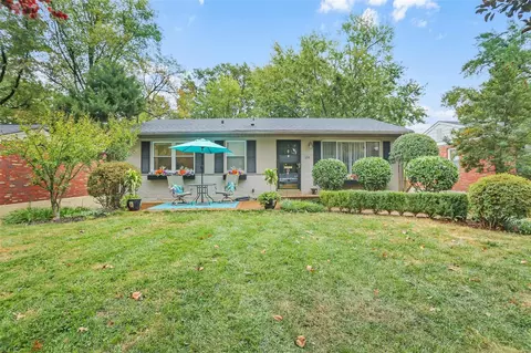 1210 Oakleaf Dr, Saint Louis, MO 63119