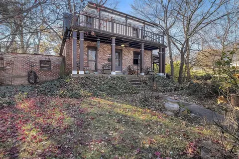 1021 Diversey Dr, Saint Louis, MO 63126