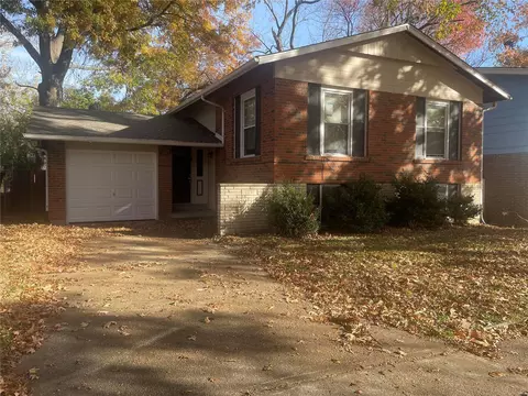 1109 Trampe Ave, Saint Louis, MO 63138