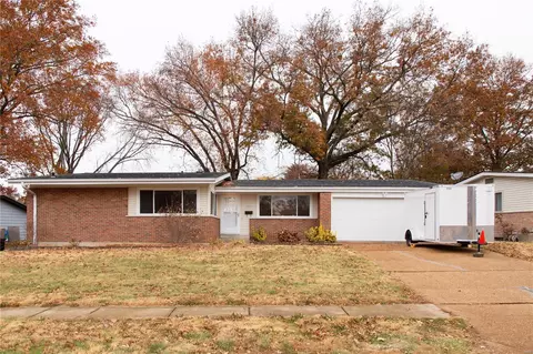 1505 Bay Meadows Dr, Florissant, MO 63033