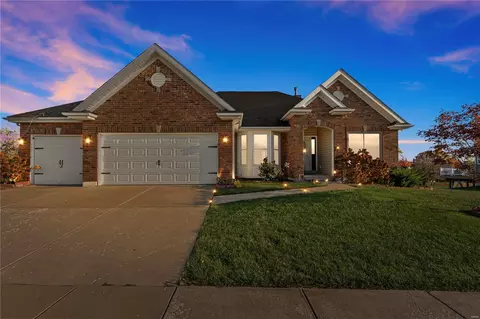 3826 Riverside Pointe Dr, Florissant, MO 63034