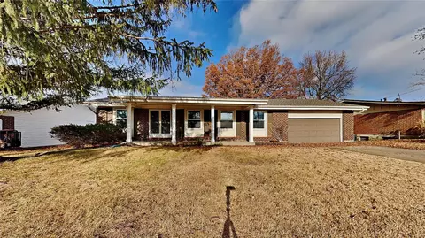 4369 Vandals Dr, Florissant, MO 63033