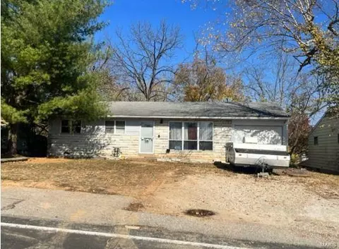 4041 Green Park Rd, Saint Louis, MO 63125