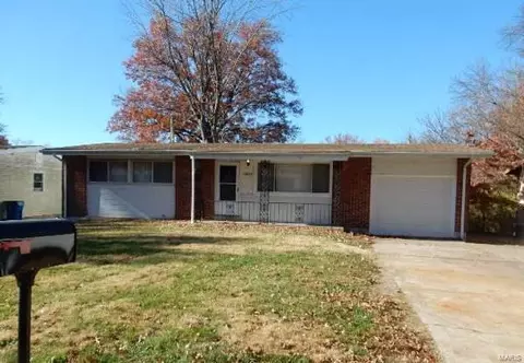 10319 Reba Dr, Saint Louis, MO 63136