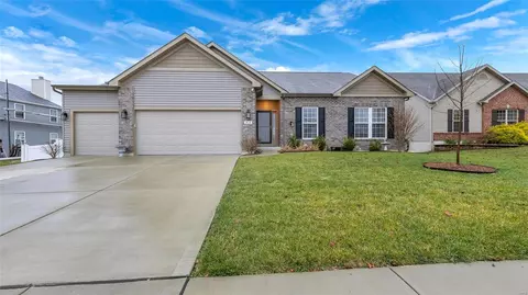 914 Pittsburg Landing Dr, Wentzville, MO 63385
