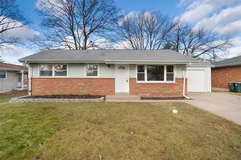 2 Mary Rose Ct, Hazelwood, MO 63042