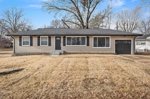 10065 Hedge Dr, Saint Louis, MO 63137