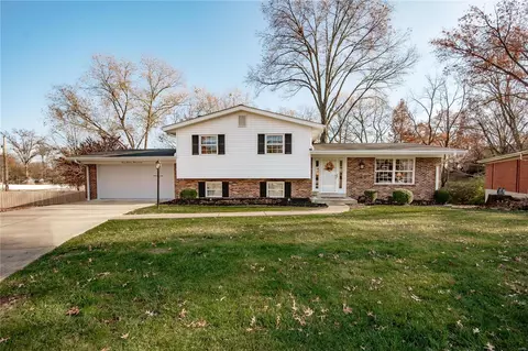 10314 Dorenshire Ct, Saint Louis, MO 63128