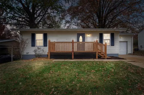 226 Freeman Dr, Saint Louis, MO 63129