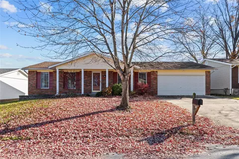 46 S Hillview Dr, Saint Peters, MO 63376