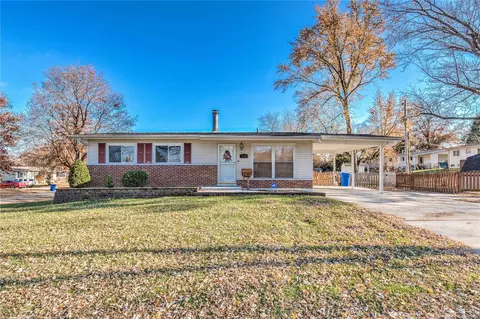 1540 Boulder Dr, Florissant, MO 63031