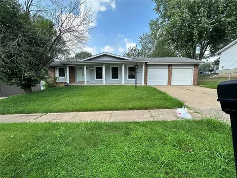 12047 Baresford Dr, Florissant, MO 63033