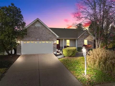105 Quiet Grove Ct, Saint Peters, MO 63376