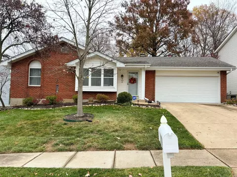 1702 Legend Lane Ct, Saint Louis, MO 63146