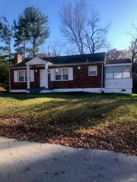 8424 Korea Dr, Saint Louis, MO 63130
