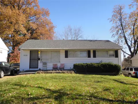 9718 Scottdale Dr, Saint Louis, MO 63136