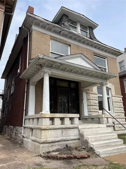 5067 Washington Pl, Saint Louis, MO 63108