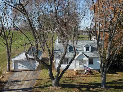 2810 Parker Rd, Florissant, MO 63033