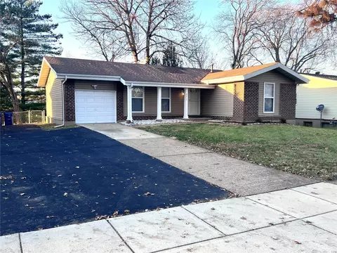 4411 Rhine Dr, Florissant, MO 63033