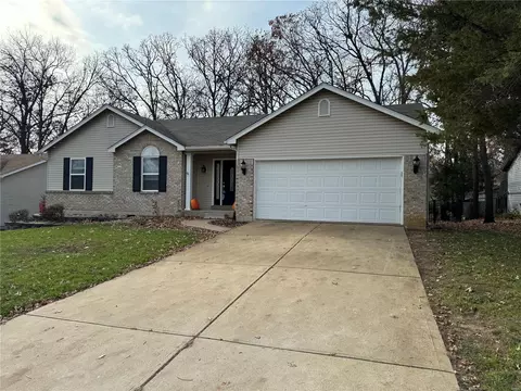 871 Hardcastle Dr, O'fallon, MO 63366 photo 2