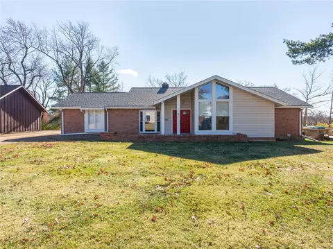 408 Kingridge Dr, Ballwin, MO 63011
