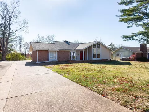 408 Kingridge Dr, Ballwin, MO 63011 photo 2