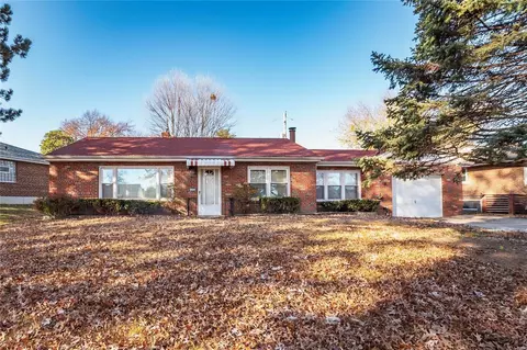 5233 Creighton Dr, Saint Louis, MO 63123