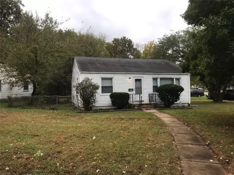 8212 Davenport Dr, Saint Louis, MO 63134