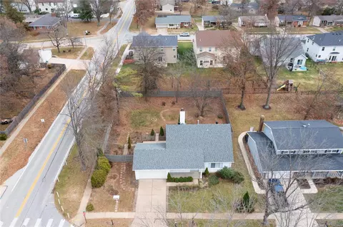 240 Aspen Village Dr, Ballwin, MO 63021 photo 2