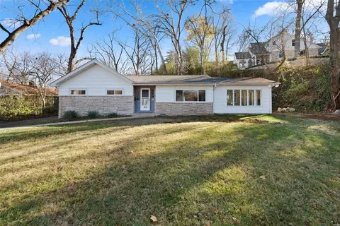 24 S Iola Dr, Saint Louis, MO 63119