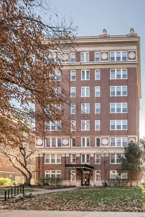 5330 Pershing Ave #503, Saint Louis, MO 63112