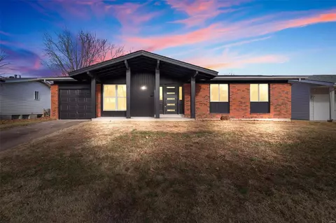 1267 Springhurst Dr, Florissant, MO 63031