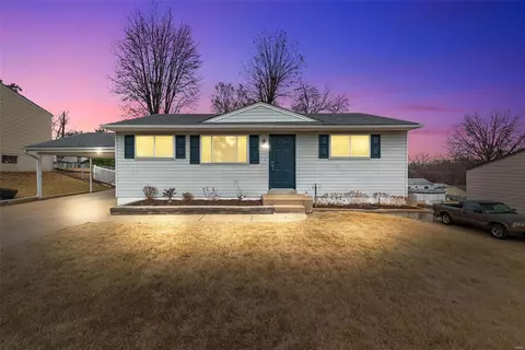 227 Rouen Dr, Saint Louis, MO 63129