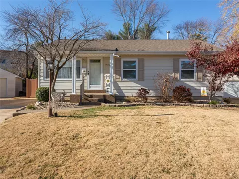 9701 Shuffle Dr, Saint Louis, MO 63123