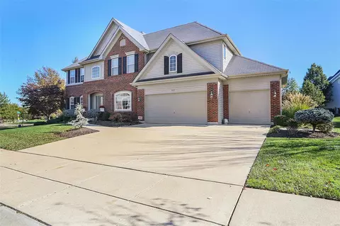 422 Blackwolf Run Dr, Grover, MO 63040
