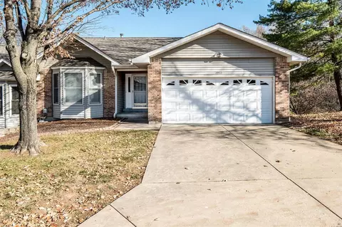 2960 Oakmoor Dr #9E, Saint Charles, MO 63301