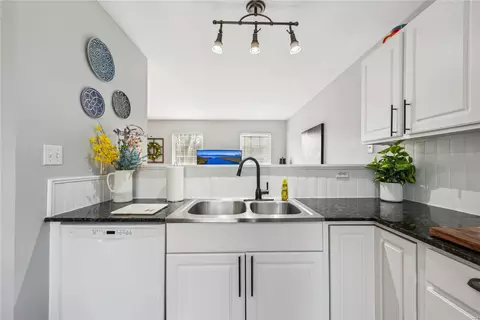 353 Heritage Commons Cir, O'fallon, MO 63368 photo 8