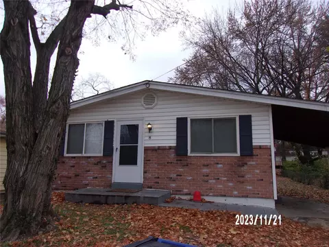 8 Anistasia Dr, Saint Louis, MO 63135