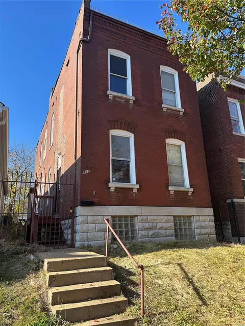 3733 Minnesota Ave, Saint Louis, MO 63118