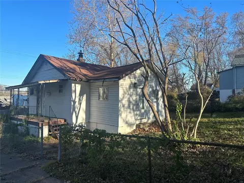 5501 Davison Ave, Saint Louis, MO 63120