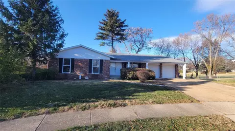 3523 Monsols Dr, Florissant, MO 63034