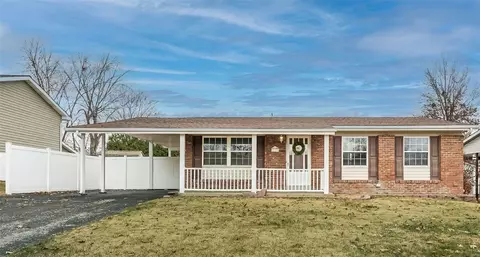 2811 Glenway Dr, Maryland Heights, MO 63043