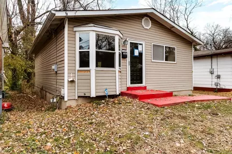 141 Wiegel Dr, Saint Louis, MO 63135