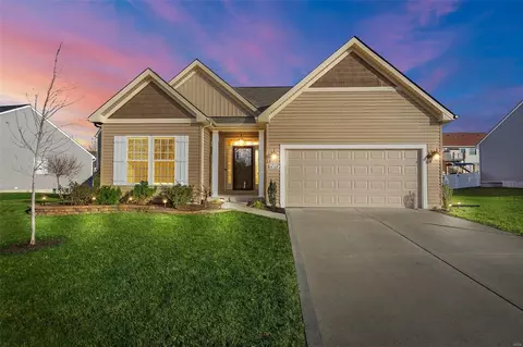 1008 Crystal Creek Pkwy, Wentzville, MO 63385