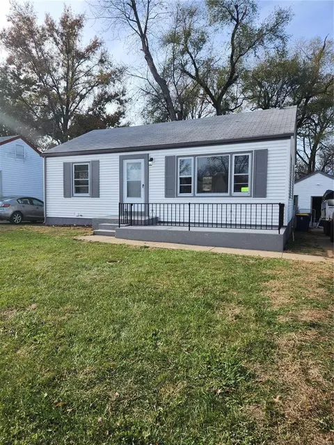 4049 Ashby Rd, Saint Ann, MO 63074