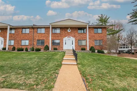7916 Camelot Ln #4, Saint Louis, MO 63123